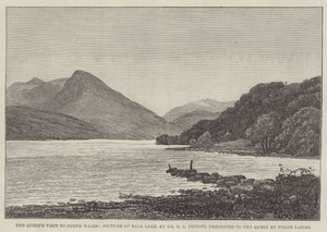 ウェールズの女性が女王に贈った女王の北ウェールズ訪問、バラ湖の写真 作： Edwin Pettitt